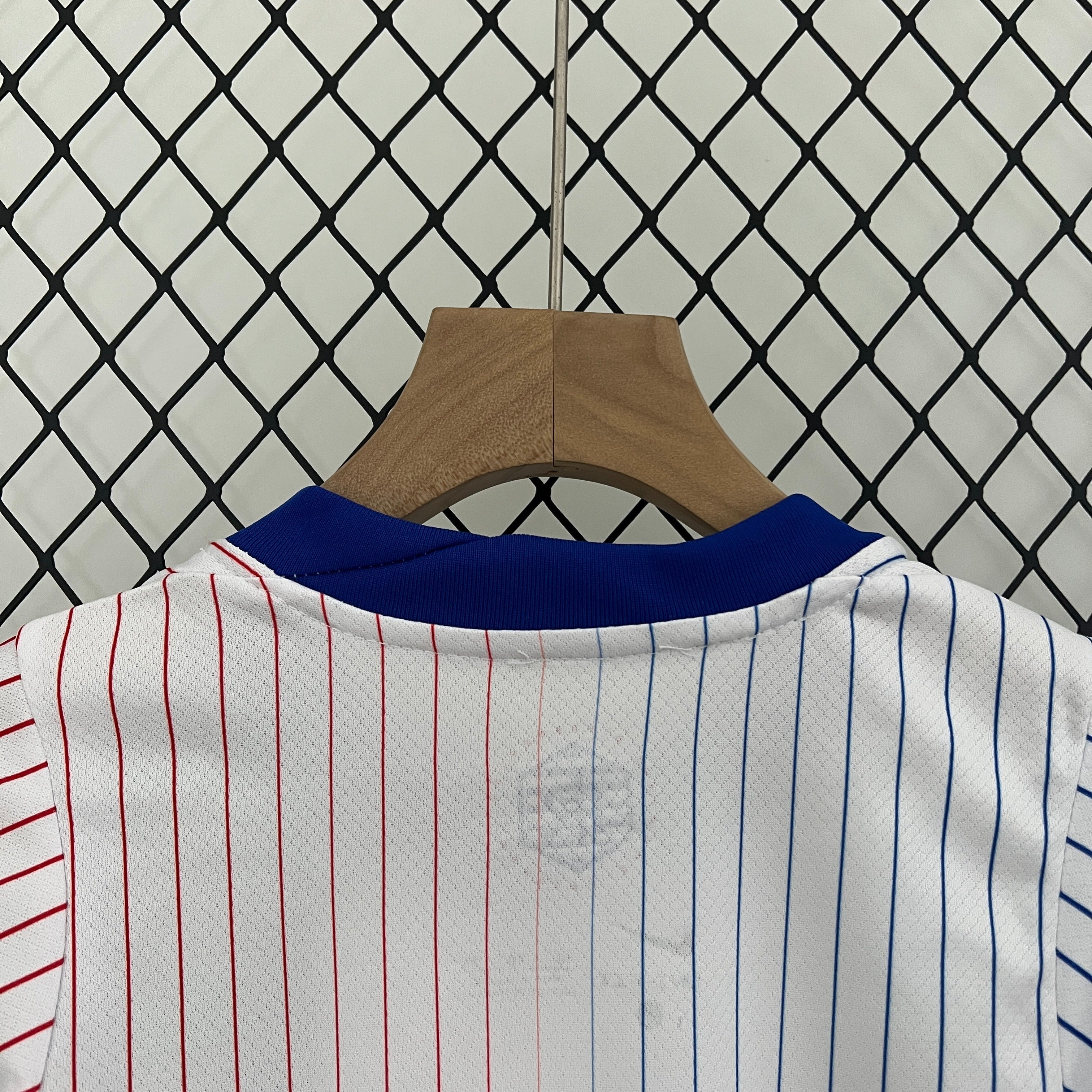 Kit Enfant France 24/25 Extérieur